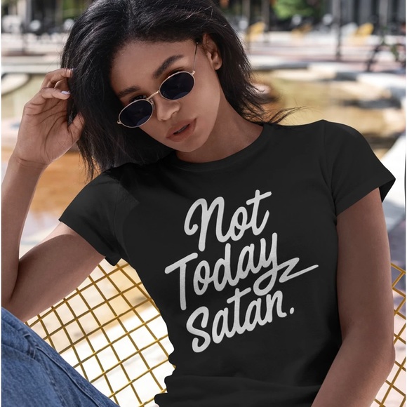 T-Shirt - Picture 1 of 1